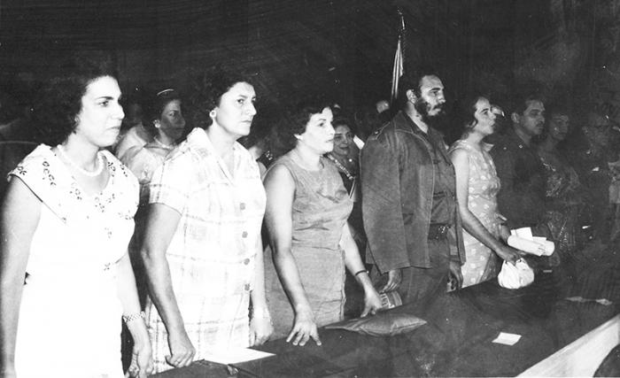 Fidel, Vilma y otros compañeros y compañeras, en el acto de constitución de la Federación de Mujeres Cubanas (FMC) en el teatro de la CTC, La Habana Foto: Tirso Martínez Fidel, Vilma y otros compañeros y compañeras, en el acto de constitución de la Federación de Mujeres Cubanas (FMC) en el teatro de la CTC, La Habana Foto: Tirso Martínez