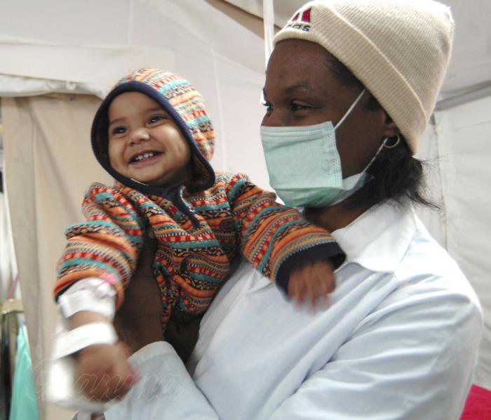 La ayuda médica que Cuba ofrece al mundo, con amor natural se retribuye. Foto: Juvenal Balán La ayuda médica que Cuba ofrece al mundo, con amor natural se retribuye. Foto: Juvenal Balán