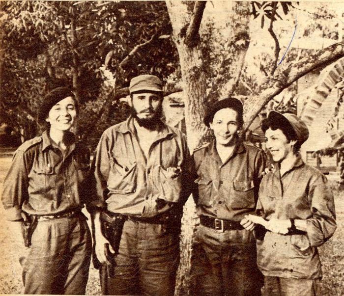 Vilma Espín se destacó por sus dotes de organizadora y guerrillera tanto en el llano como en la Sierra. En la foto, junto a Fidel, Raúl y Celia. Foto: Archivo de Granma Vilma Espín se destacó por sus dotes de organizadora y guerrillera tanto en el llano como en la Sierra. En la foto, junto a Fidel, Raúl y Celia. Foto: Archivo de Granma
