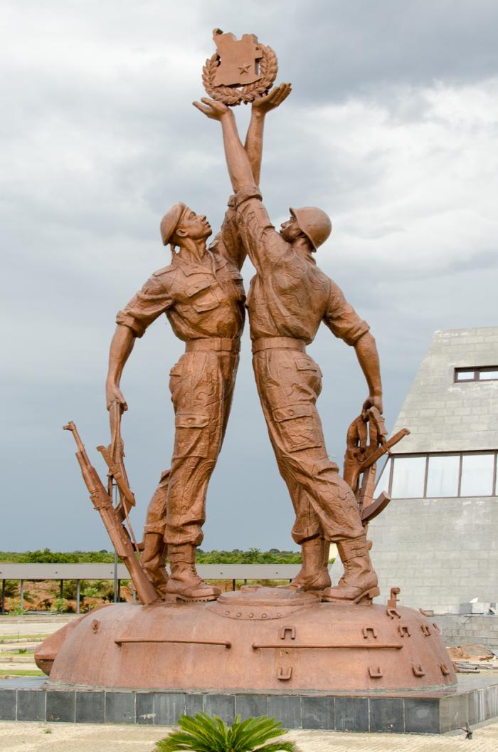 Con la victoria cubano-angolana en Cuito Cuanavale, comenzó a derrumbarse el régimen sudafricano del apartheid. Foto: Imagen del monumento en Cuito Cuanavale, tomada de Flickr. Con la victoria cubano-angolana en Cuito Cuanavale, comenzó a derrumbarse el régimen sudafricano del apartheid. Foto: Imagen del monumento en Cuito Cuanavale, tomada de Flickr.