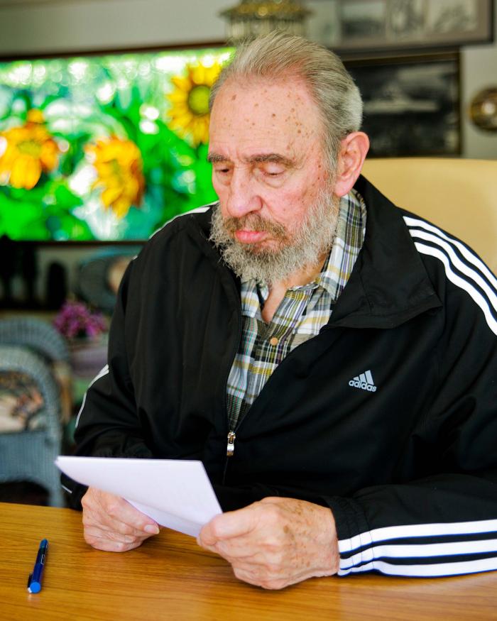 Como nos han enseñado Fidel y Raúl, en nuestra sociedad y en nuestro Partido debe imperar un principio: el ejemplo, que se traduce en mérito, capacidad, modestia. Foto: Alex Castro Como nos han enseñado Fidel y Raúl, en nuestra sociedad y en nuestro Partido debe imperar un principio: el ejemplo, que se traduce en mérito, capacidad, modestia. Foto: Alex Castro