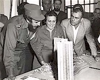 Elle montre à Fidel la maquette du quartier La Havane de l’Est, qu’on appelle encore « quartier Pastorita ». 