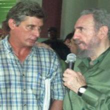 Miguel Díaz-Canel et Fidel Castro, à Birán, localité de naissance du Commandant en Chef en 2003. Photo des Archives.