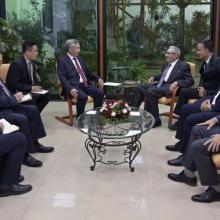 El General de Ejército también se reunió con el miembro del Comité Permanente del Buró Político y secretario de la Comisión Central de Control Disciplinario del Comité Central del Partido Comunista de China, compañero Li Xi. Foto: Estudios Revolución