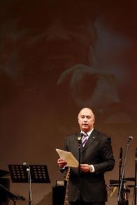 El embajador cubano Carlos Miguel Pereira Hernández en la Gala Homenaje a Fidel en Tokio. Foto: EmbaCuba Japón. El embajador cubano Carlos Miguel Pereira Hernández en la Gala Homenaje a Fidel en Tokio. Foto: EmbaCuba Japón.