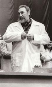 Hoy como cada noche en el balcón, volveré a aplaudir y escucharé a mi vecina repetir su frase: Y Fidel tenía razón. Hoy como cada noche en el balcón, volveré a aplaudir y escucharé a mi vecina repetir su frase: Y Fidel tenía razón.