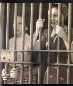 Melba y Haydée recluidas en el vivac de Santiago de Cuba. Melba y Haydée recluidas en el vivac de Santiago de Cuba.