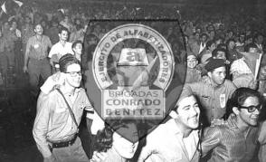 Jóvenes cubanos de las brigadas de alfabetización "Conrado Benítez". Foto: Archivo. Jóvenes cubanos de las brigadas de alfabetización "Conrado Benítez". Foto: Archivo.