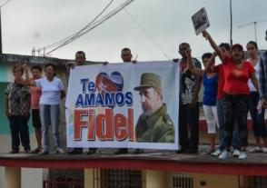 El pueblo santiaguero recibe a la Caravana de la Libertad con las cenizas del líder Histórico de la Revolución Cubana Comandante en Jefe Fidel Castro, el 3 de diciembre de 2016. El pueblo santiaguero recibe a la Caravana de la Libertad con las cenizas del líder Histórico de la Revolución Cubana Comandante en Jefe Fidel Castro, el 3 de diciembre de 2016.