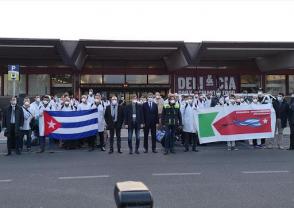 Arriban médicos cubanos a Italia para combatir la Covid-19. Foto:RT Foto: Internet Arriban médicos cubanos a Italia para combatir la Covid-19. Foto:RT Foto: Internet