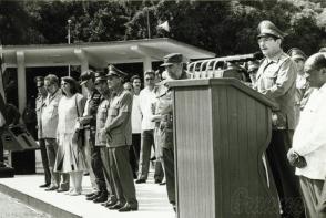 «Ao nosso povo e a você, Comandante-em-chefe, eu informo: a Operação Carlota foi concluída!», disse o general-de-exército Raúl Castro em 1991. Foto: Orlando Cardona «Ao nosso povo e a você, Comandante-em-chefe, eu informo: a Operação Carlota foi concluída!», disse o general-de-exército Raúl Castro em 1991. Foto: Orlando Cardona
