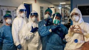 Die Vereinigten Staaten schweigen zu dem abgefeimten Angriff auf die kubanische Botschaft und genehmigen einen millionenschweren Fonds zur Finanzierung von Programmen, die die medizinische Zusammenarbeit der Insel direkt angreifen. Photo: AFP Die Vereinigten Staaten schweigen zu dem abgefeimten Angriff auf die kubanische Botschaft und genehmigen einen millionenschweren Fonds zur Finanzierung von Programmen, die die medizinische Zusammenarbeit der Insel direkt angreifen. Photo: AFP