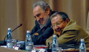 Fidel y Raúl. Foto: Ismael Francisco/ Cubadebate. Fidel y Raúl. Foto: Ismael Francisco/ Cubadebate.