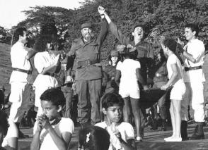 Fidel y Raúl Castro Ruz rememoran 30 después su reencuentro en el paraje serrano de Cinco Palmas, Media Luna, en la provincia de Granma. Fidel y Raúl Castro Ruz rememoran 30 después su reencuentro en el paraje serrano de Cinco Palmas, Media Luna, en la provincia de Granma.