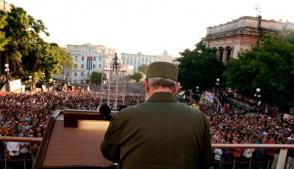 Y también resonó Fidel, como si estuviera hablándole otra vez a la multitud Y también resonó Fidel, como si estuviera hablándole otra vez a la multitud