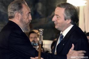 Fidel junto a Néstor Kirchner. Foto: Archivo.