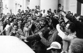 El pueblo recibió con vítores a Fidel y a los barbudos que bajaron victoriosos de la Sierra.