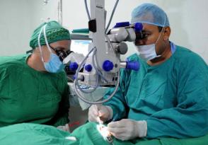 Osier y su equipo ya no cuentan los pacientes que operan, porque el agradecimiento es suficiente.