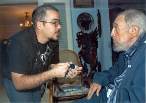 Fidel Castro y Randy Perdomo, presidente de la FEU de la Universidad de la Habana