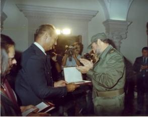 Condecorado con la Orden Gran Estrella de Yugoslavia y la Placa Dorada de la ciudad de Belgrado