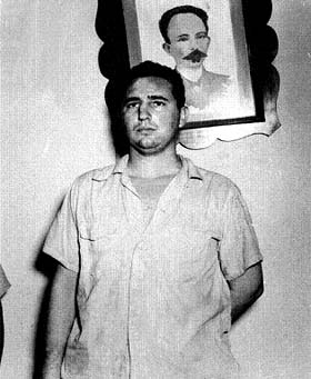 E’ una delle prime fotografie di Fidel dopo l’assalto alla Caserma Moncada, scattata al Vivac di Santiago de Cuba. La foto appartiene a Ernesto Ocaña, fotografo del Diario de Cuba.